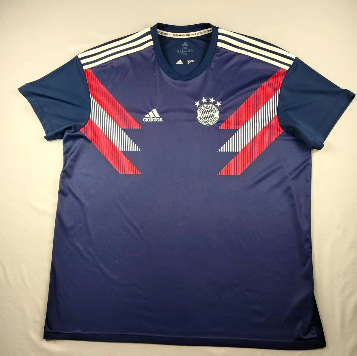 Bayern Munich Size 2XL International Club Soccer Fan Apparel and