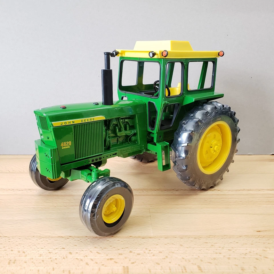Ertl Toy Farmer John Deere Model 4520 Tractor 2001 National Farm Toy Show 1:16 - Image 2 of 4