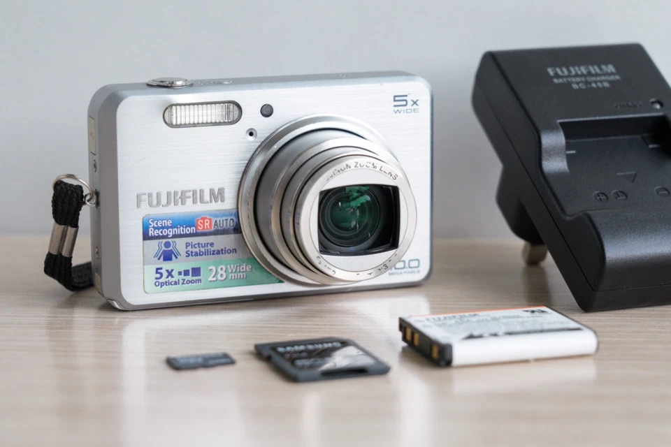 Fujifilm Digital Camera FinePix J210 10.0MP Silver Tested - Full Set Up, photo 1 of 5