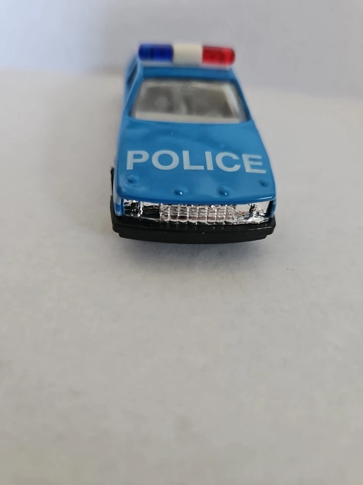 Литая модель автомобиля полиции Нью-Йорка Maisto Buick Lesabre светло-голубой - Изображение 2 из 4