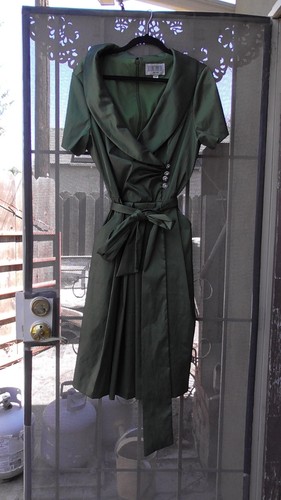 BILL BLASS Evening wrap short Sleeve irridescent Green Size 16 petticoat