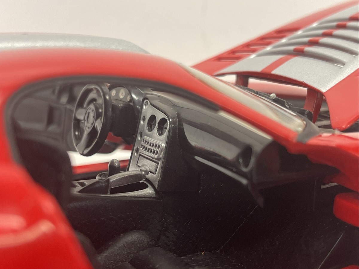 Hot Wheels 100% Dodge Viper GTS R 1:18 Scale Diecast Model Hot Wheels 100% Dodge Viper GTS R 1:18 Scale Diecast Model