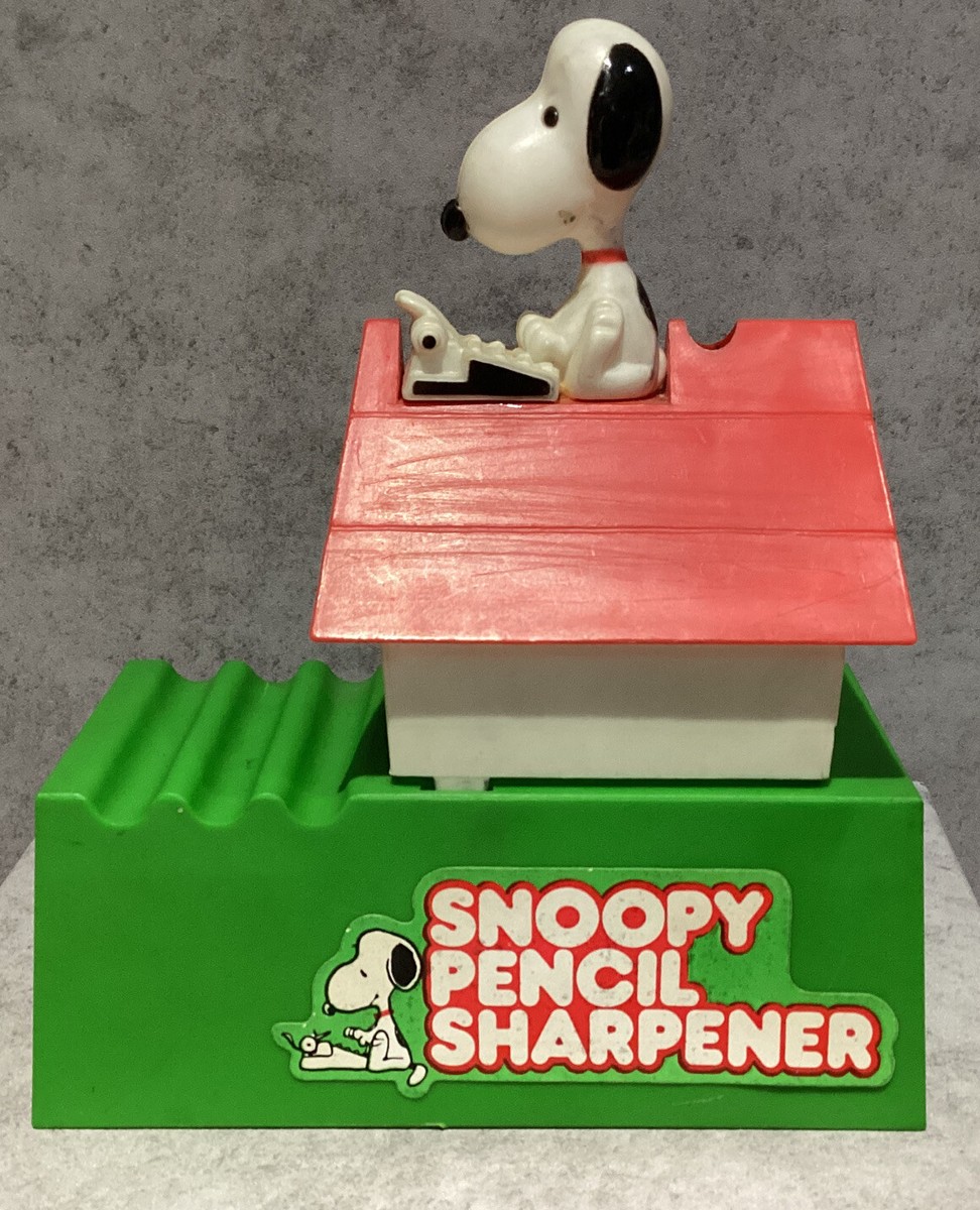 Vintage 1968 Kenner Peanuts Snoopy Pencil Sharpener Untested