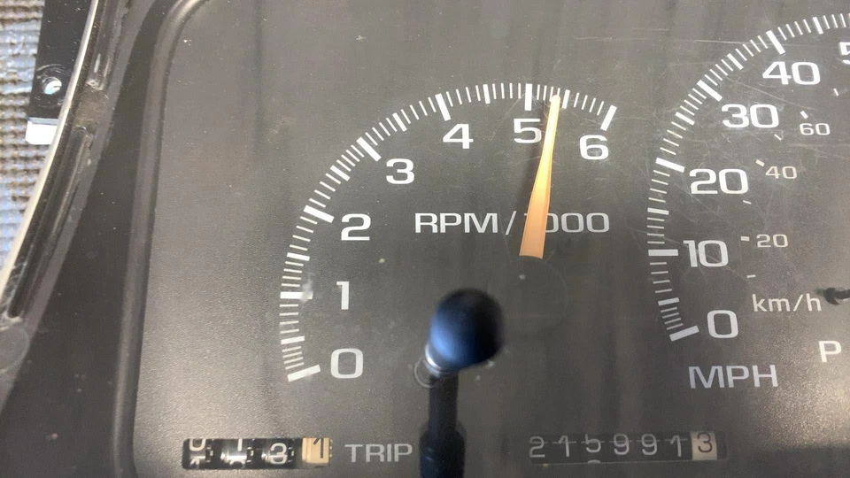 Chevy Tahoe LS 5.7L 4X4 Speedometer Cluster 16221455 1995-2000 OEM - Image 3 of 4