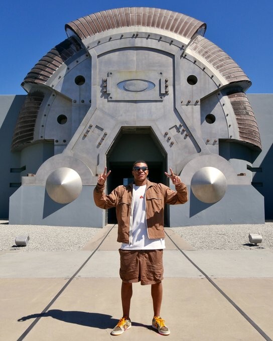 OAKLEY ONE ICON FOOTHILL RANCH NEW CALIFORNIA NOVELTY DISPLAY