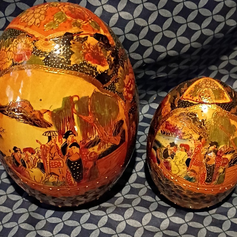 Pair of Chinese Satsuma Style Decorative Eggs with Japanese Motif