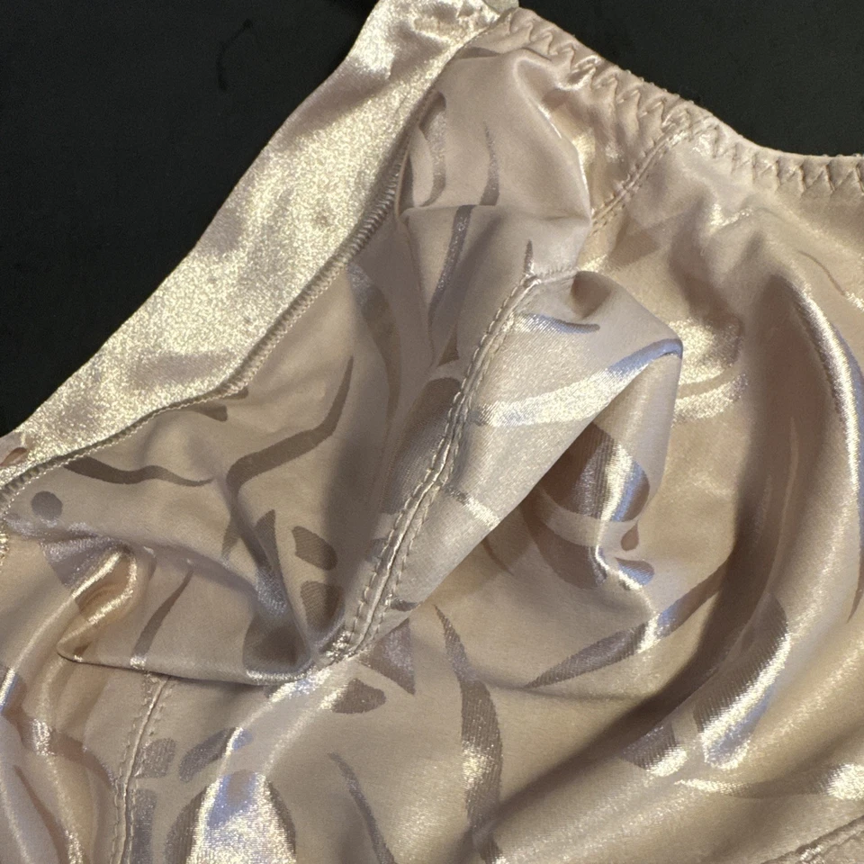 Sujetador Just My Size Rosa Rubor Satinado Copa Suave Talla 42 DD Figura Completa 85447 Estilo 1960 Foto 4 de 4