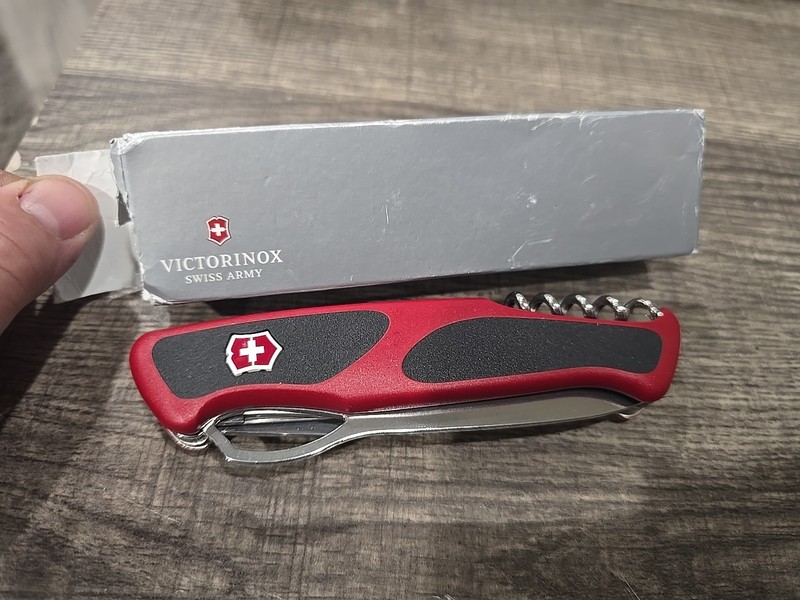 Victorinox RangerGrip 58 Hunter Red/Black Swiss Made Delemont Nos! 