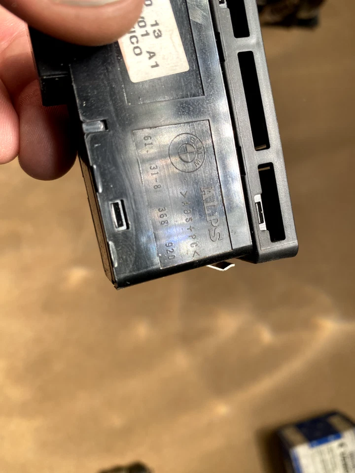 Interruptor de bloqueo y peligro genuino BMW Z4 X5 M3 325ci 1999-2008 OEM NOS - 61318368920 Foto 3 de 4