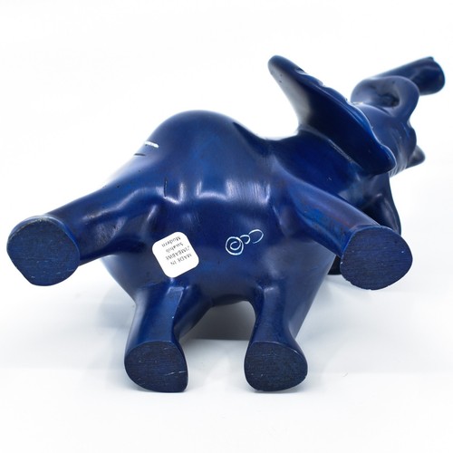 Crafts Caravan Soapstone Blue Trunk Up Elephant Sculpture Hand Carved in Kenya - Imagen 5 de 5