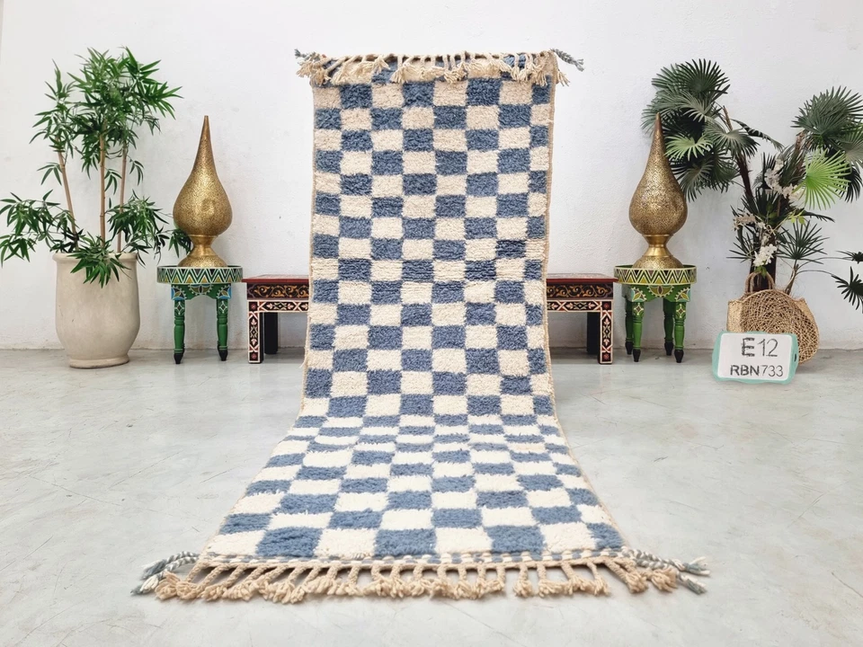 Alfombra marroquí hecha a mano Beniourain 2'7x7'2 bereber a cuadros azul y blanco lana corredor Foto 2 de 4