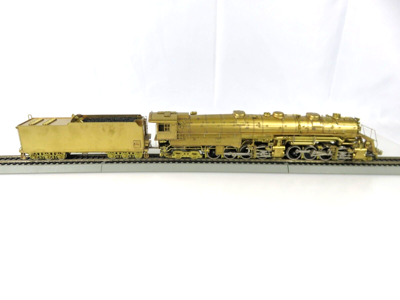 Pacific Fast Mail Brass HO Northern Pacific 2884 Z5 Yellowstone