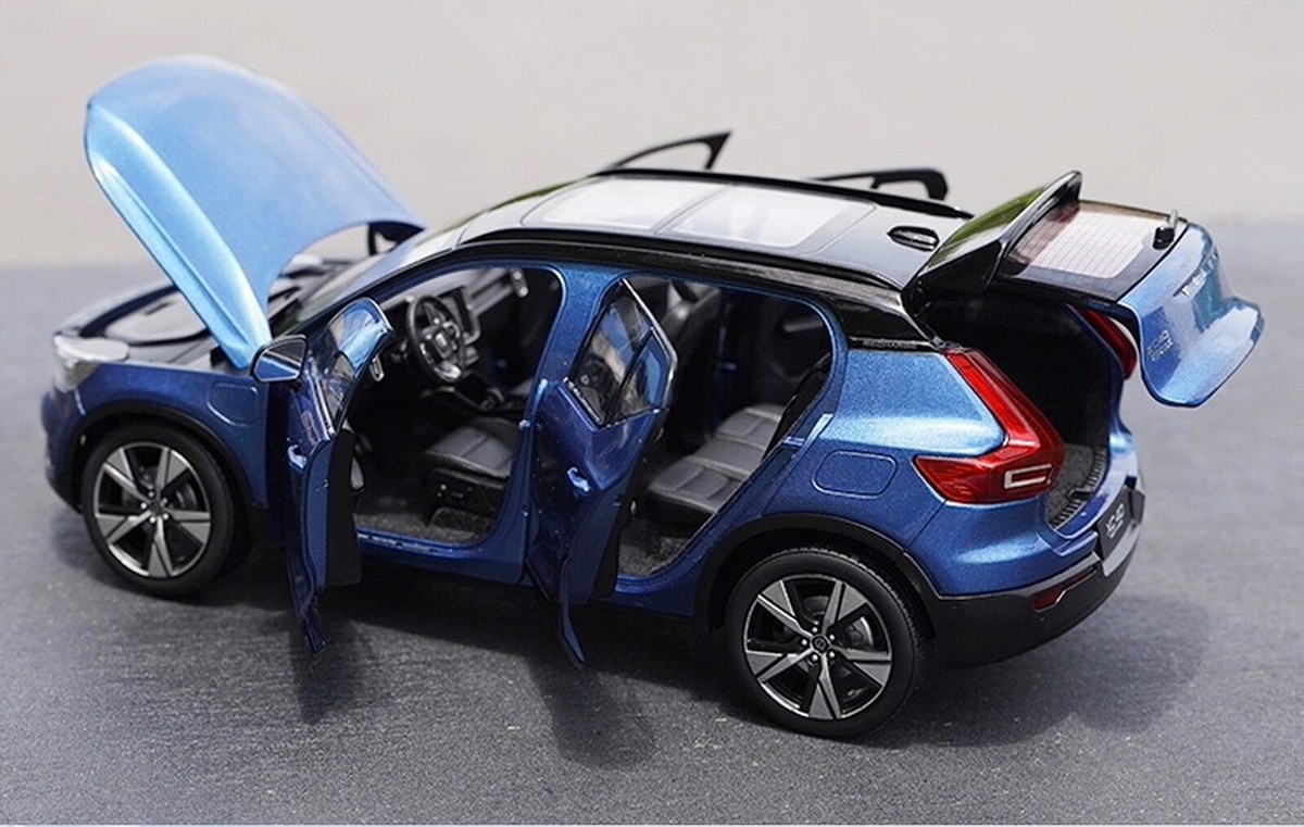 1/18 Scale Volvo XC40 BEV SUV 2022 Blue Diecast Car Model