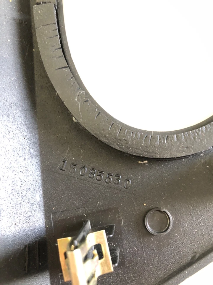 02-09 GMC Envoy Anillo de bisel de manija de puerta delantera derecha Foto 3 de 4