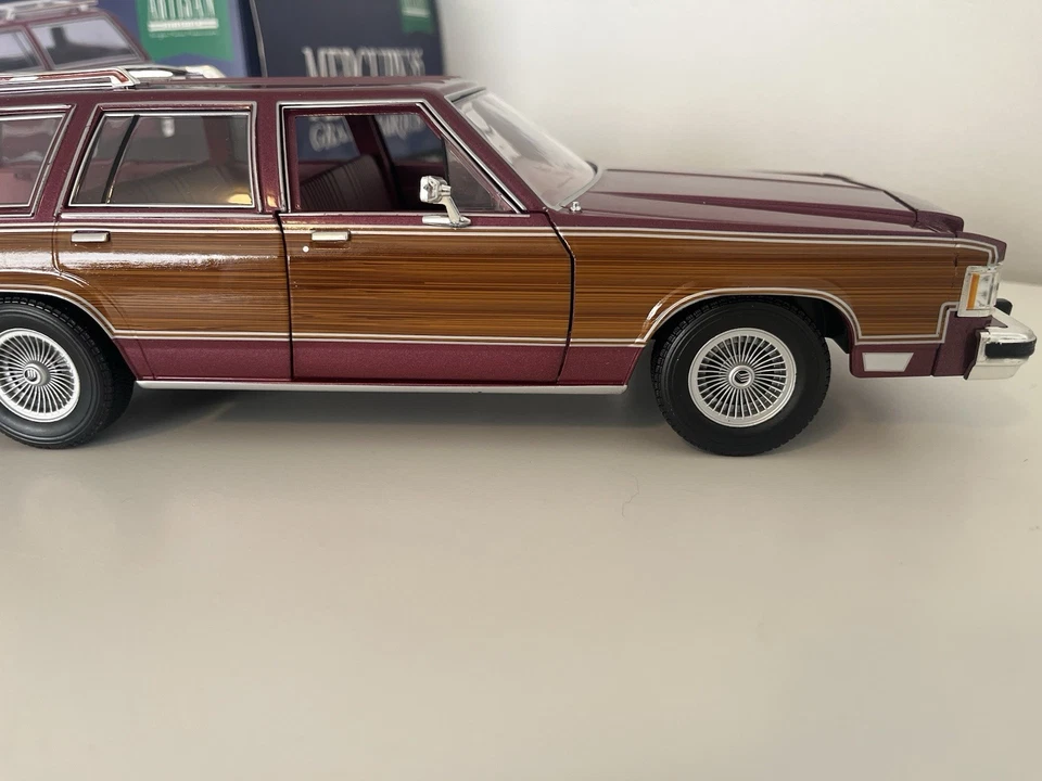 1985 mercury Grand Marquis Colony Park, Green light 1:18 Scale, Diecast, Rare - Image 3 of 4