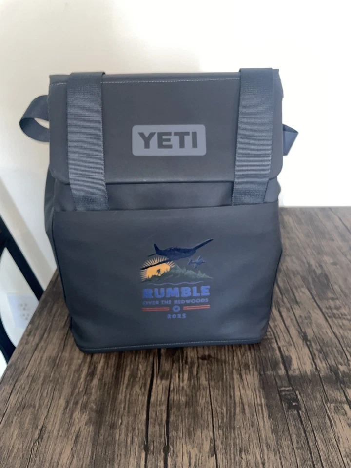 Bolso refrigerador YETI 14L con logo de evento personalizado.  Este fue un artículo conmemorativo Foto 2 de 4