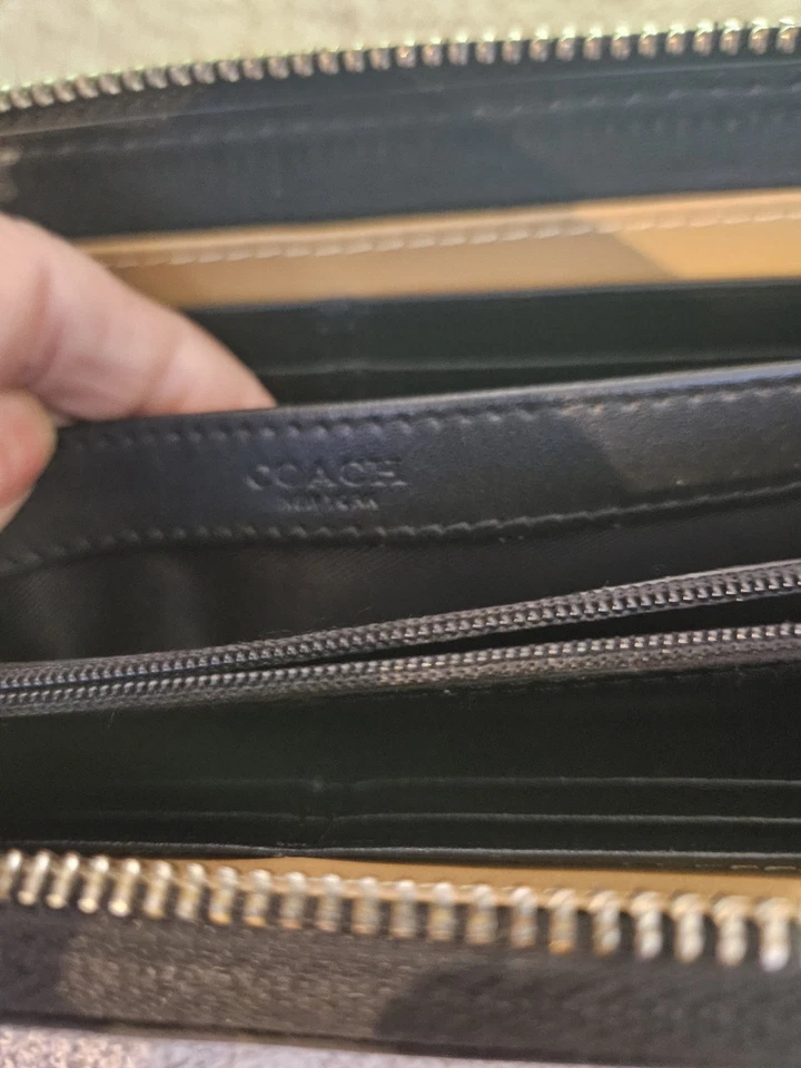 Cartera larga Coach - negra - usada Foto 3 de 4