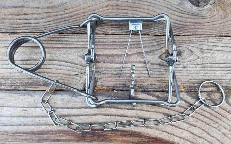 Lot of 6 Bridger 110 Body Grip Traps w/ Chains Conibear Trap For Muskrats & More - Image 4 of 4