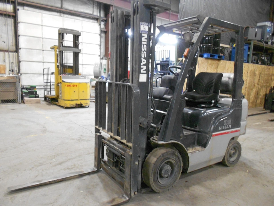 2012 Nissan Model MP1F1A18LV 3,500#, 3500# LPG Solid Pneumatic Tired Forklift - Image 2 of 4