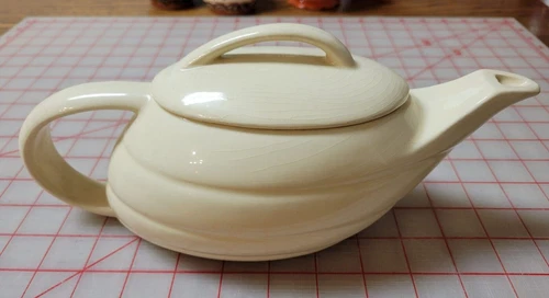 Vintage Bauer Teapot - MCM Aladdin Style - Pale Cream or Yellow