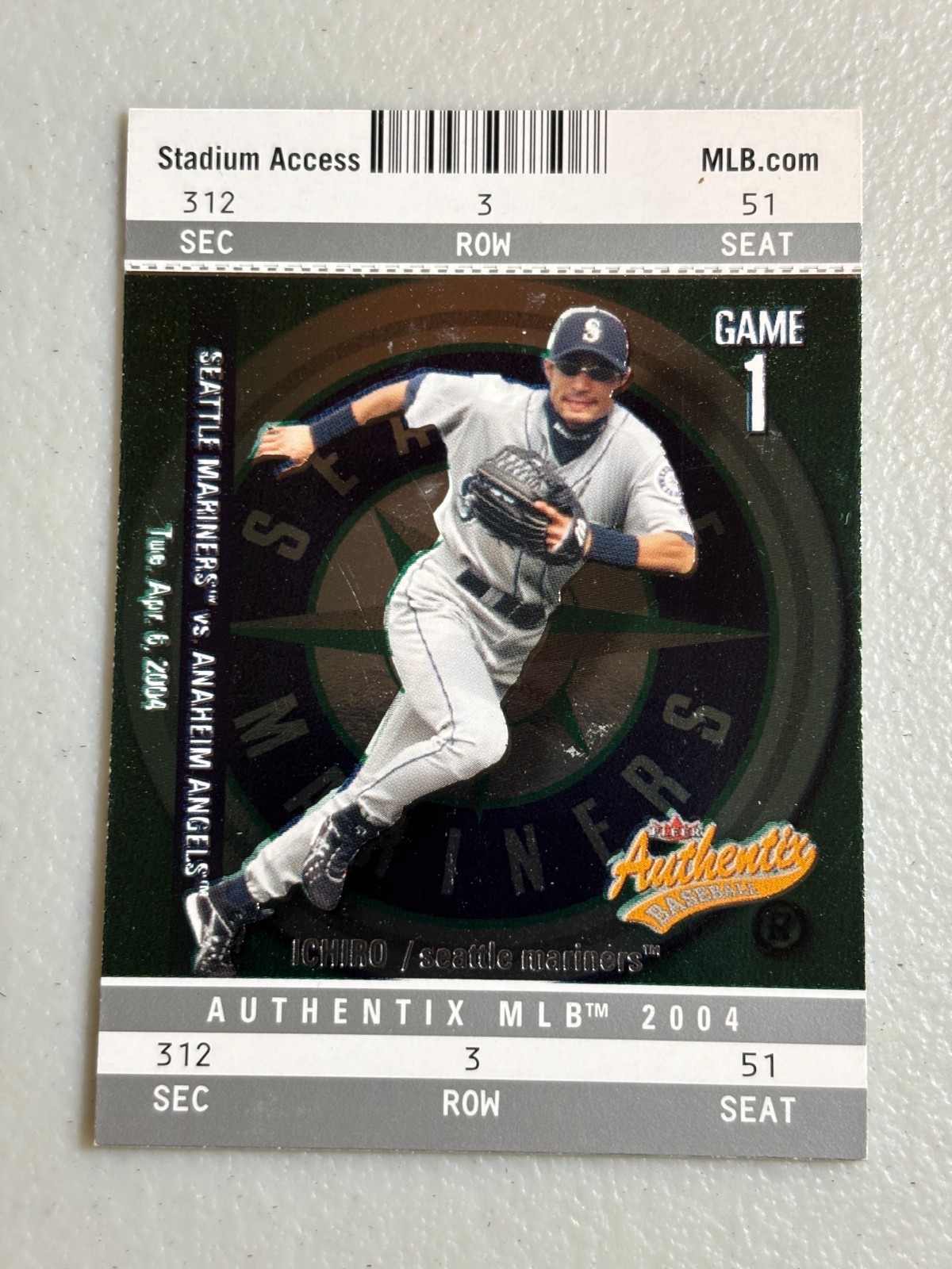2004 Fleer Authentix Ichiro Suzuki #7 NM