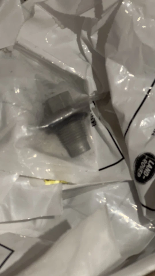 Land Rover GENUINE LR073675 Oil Pan Drain Plug Bulk  Pack of 10. Dealer Part. - Image 2 of 4