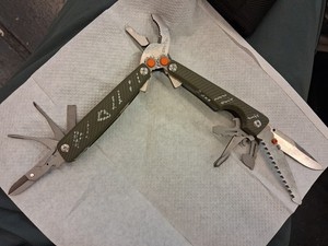 SOG Tellus MT multi tool