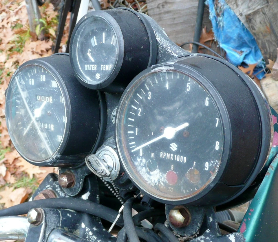 Suzuki GT 750 GT750 Instrument Cluster Including Ignition Switch With Key - Image 2 of 4