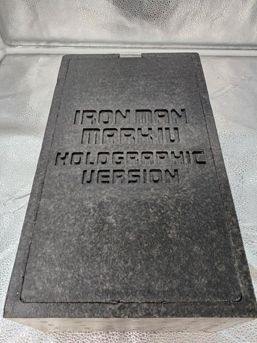 Hot Toys MMS568 Iron Man Mark IV Holographic Ver 1/6 EXCLUSIVE - Picture 5 of 9