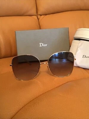 Lunettes de soleil Dior - Photo 1/4