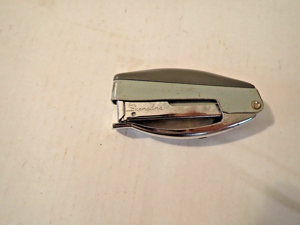 Swingline No.85-06 & Gem Mc Gill M.P.Co Hole Puncher Pat. 2,735,492 made in USA - Image 2 of 3