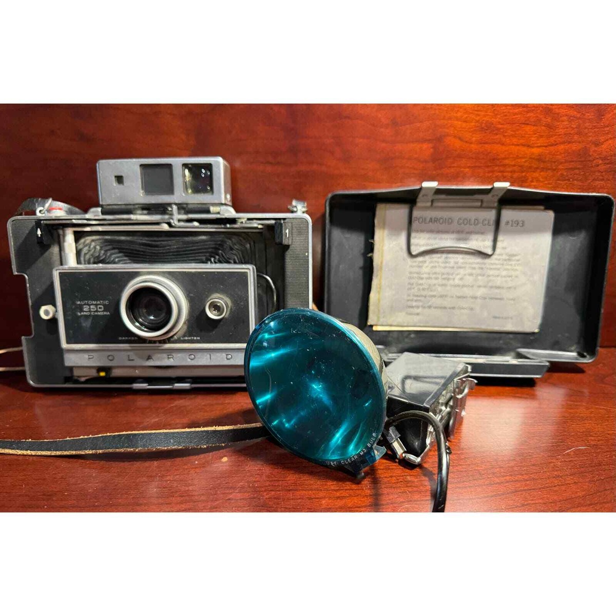 Vintage Polaroid Automatic 250 Land Camera with Case