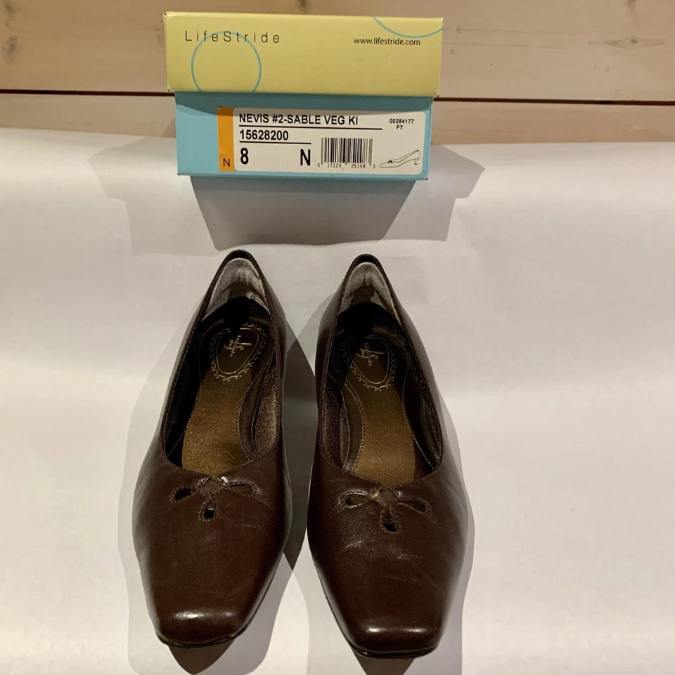 Vintage LIFE STRIDE Ladies Shoe 8N Square Toe Low Heel Sable Size Classic Chic - Image 2 of 4