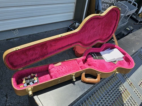 Gibson Hardshell Case in Brown, 1980's nice condition with some patina.