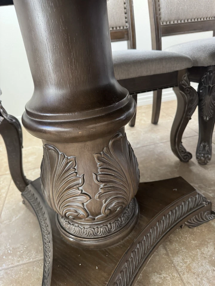 Juego de comedor tallado formal grande de 9 piezas (42x70) + 2 hojas, 8 sillas tapizadas, pátina Foto 4 de 4