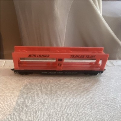 Trailer Train HO Gauge Orange and Black Plastic Auto Loader Freight Car