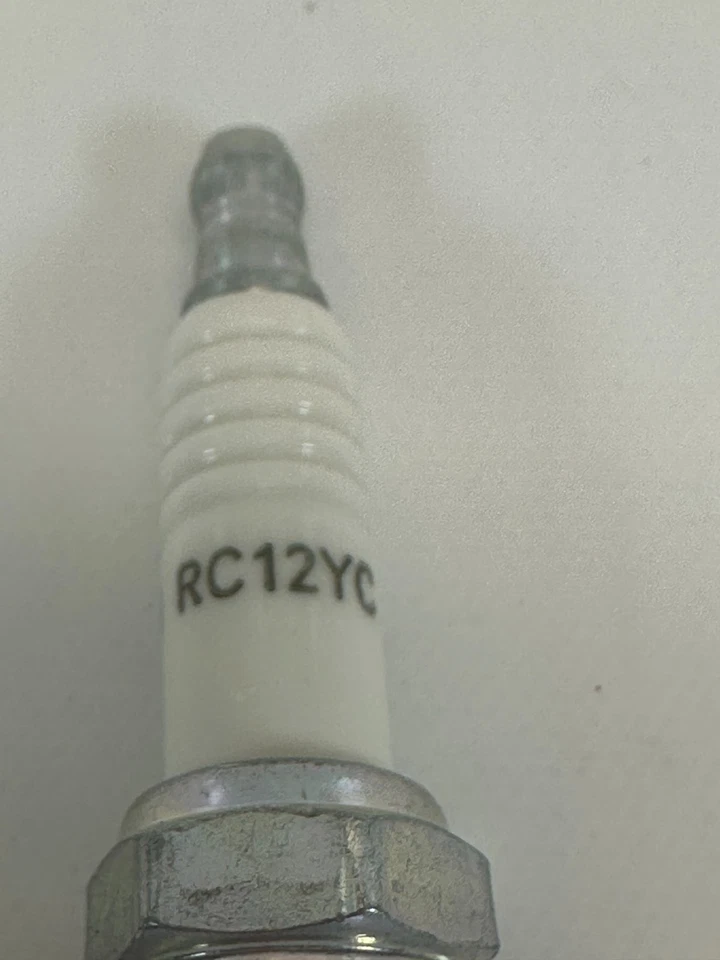 Bujías Champion RC12YC (Lote de 2) Nuevas Envío Rápido Foto 2 de 3