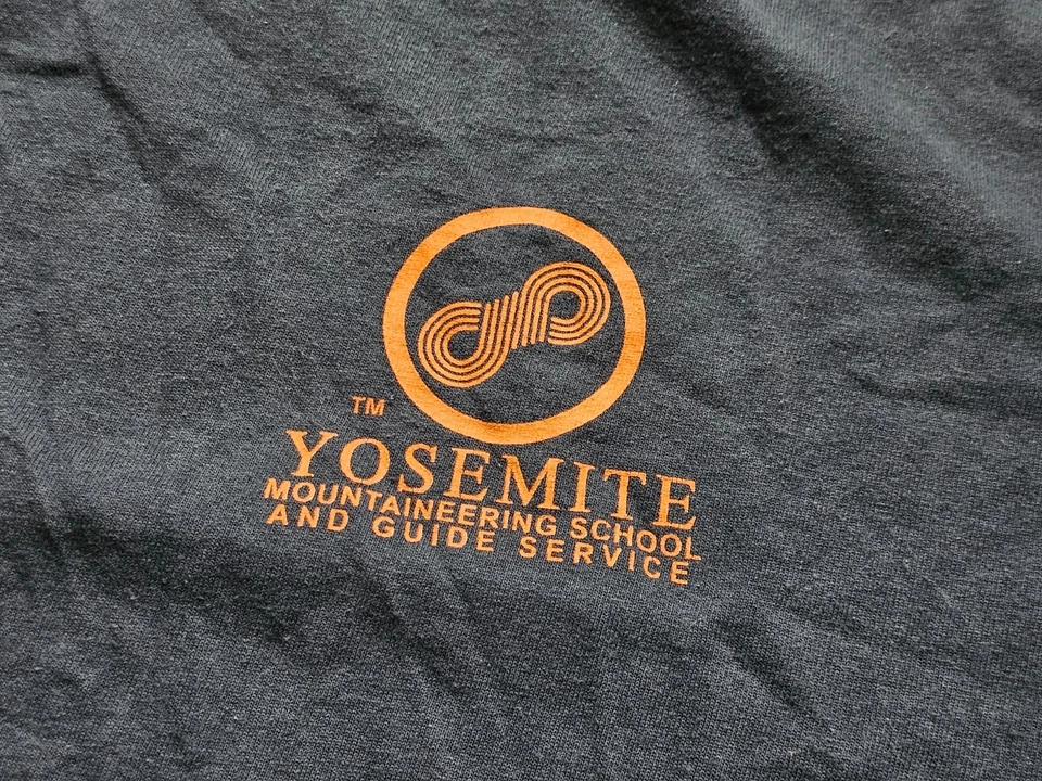 Camiseta Yosemite Mountaineering School Go Climb A Rock azul média - Imagem 4 de 4