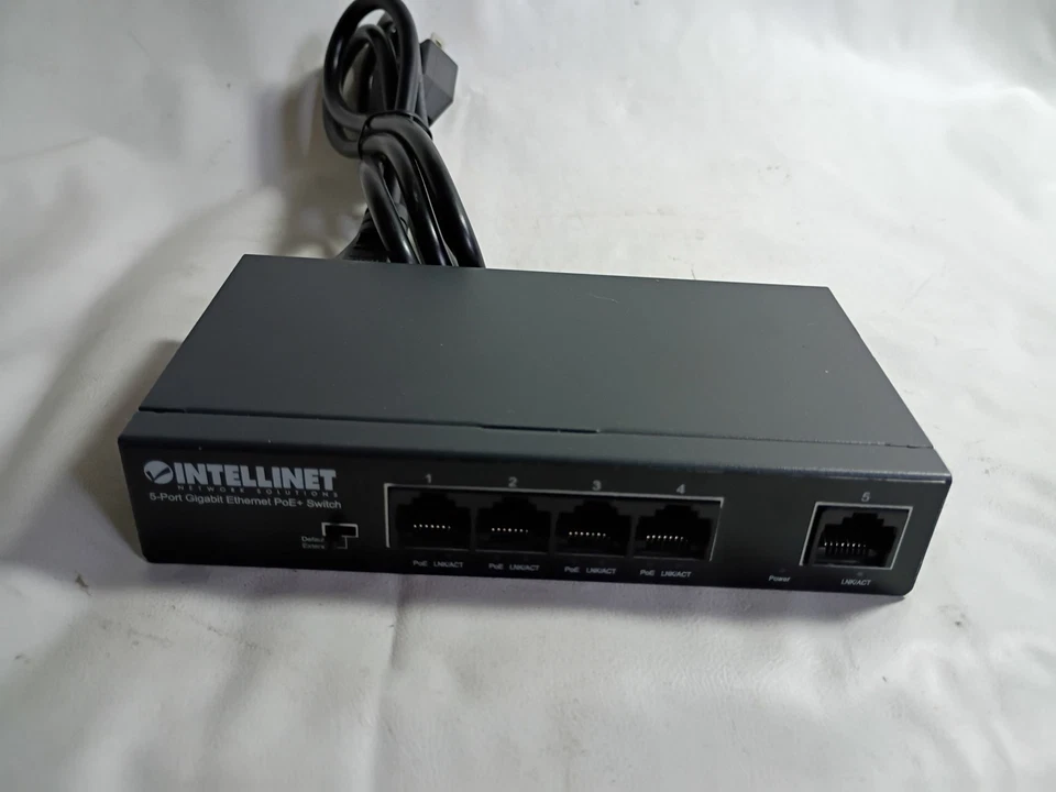 Intellinet 561792 V2 IPS‑05G‑40W 5‑Port Gigabit Ethernet PoE+ Switch – Pre‑Owned - Image 2 of 4