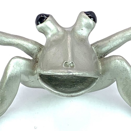 "Estatuilla pisapapeles vintage de rana abrazando peltre peltre firmado 5,25"" de ancho" - Imagen 6 de 10