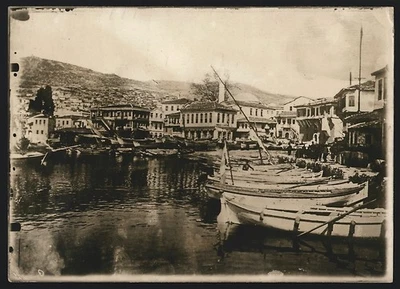 Photographie Cavalla - Kavala / Grèce, les bateaux de pêche sont dans le port - Photo 1/2