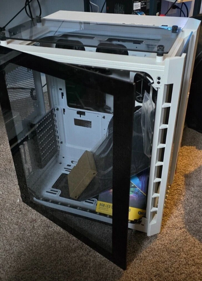 CORSAIR Crystal 680X RGB Computer Case - White - Image 4 of 4