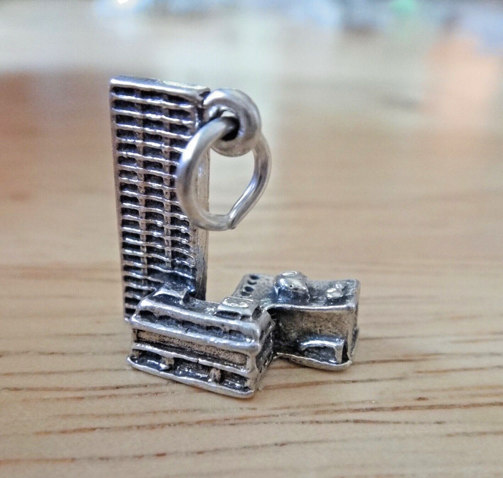 Sterling Silver 12x15mm 5g New York says United Nations UN building Charm