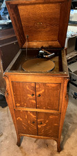 Victor Victrola 100 phonograph quarter sawn oak case