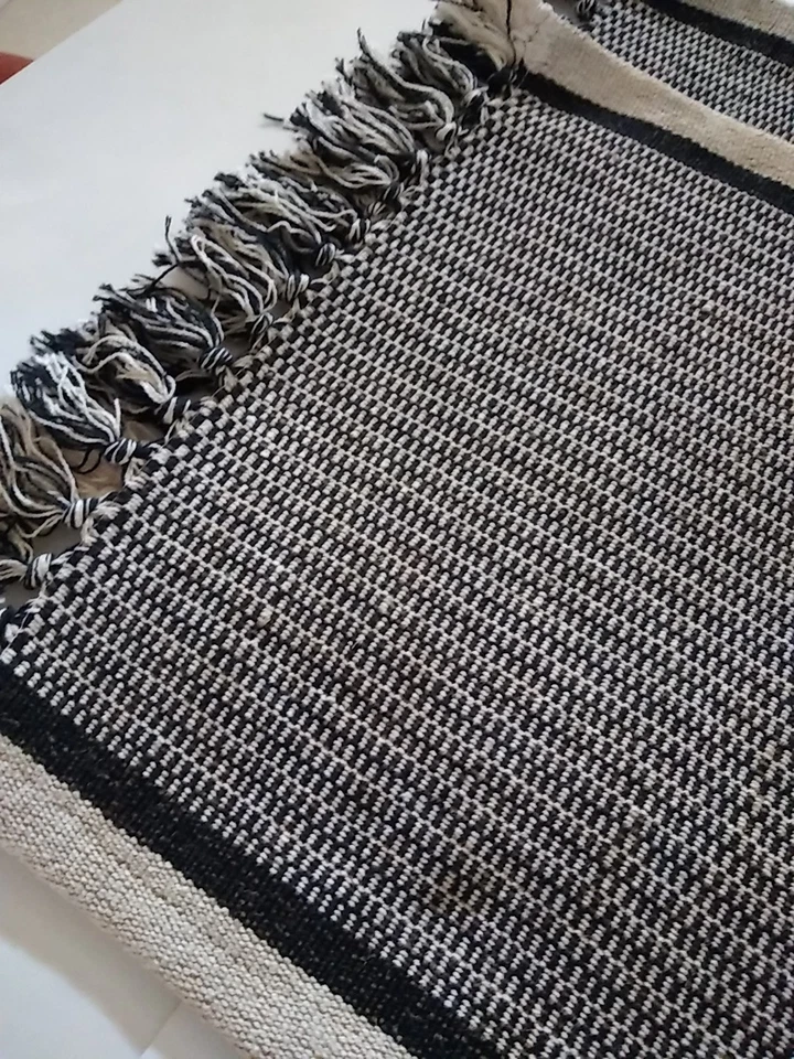 JUEGO DE 2 MANTELES INDIVIDUALES CYNTHIA ROWLEY FLECOS BLANCO Y NEGRO Foto 2 de 4