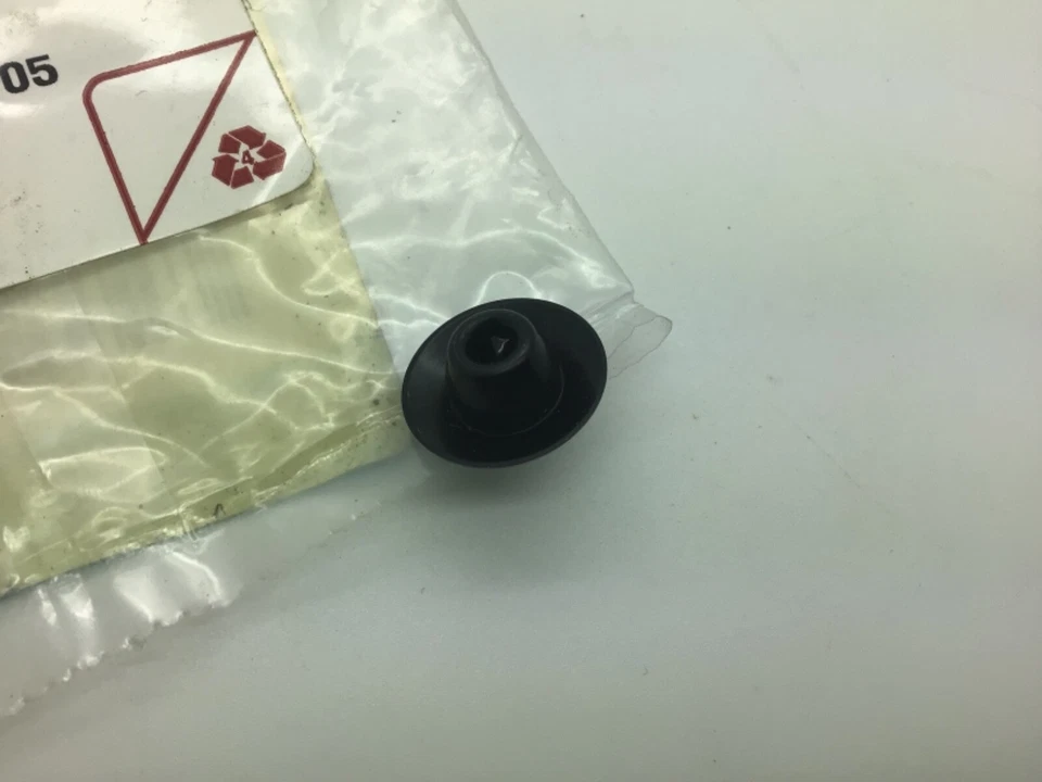 Rover 400 600 Blanking Plug Grommet Seal Cap Stop Seal Clip AYB100280 - Image 3 of 4