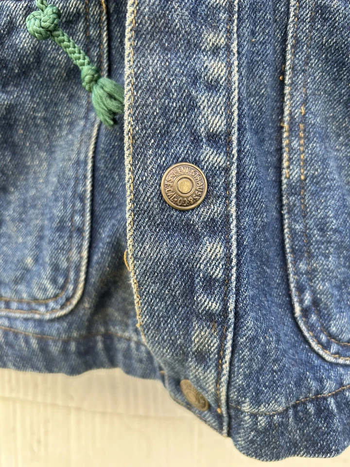 Chaqueta vaquera vintage de 1990 Little Levi’s para niños 3T azul lavado oscuro con capucha broches a presión Foto 4 de 4