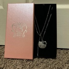 Rare 2011 hello kitty necklace with locket that opens