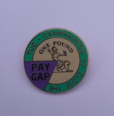 TUC CAMPAIGNING TO CLOSE THE PAY GAP TRADE UNION BADGE