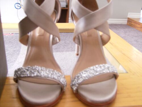 BCBGMaxAzria Women's Heels 7.5 Champagne Color - Picture 2 of 9